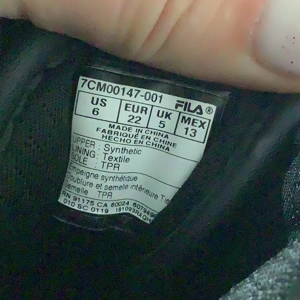 FILA - Sz 6 (baby) - high top sneakers - black - with laces & hook / loop